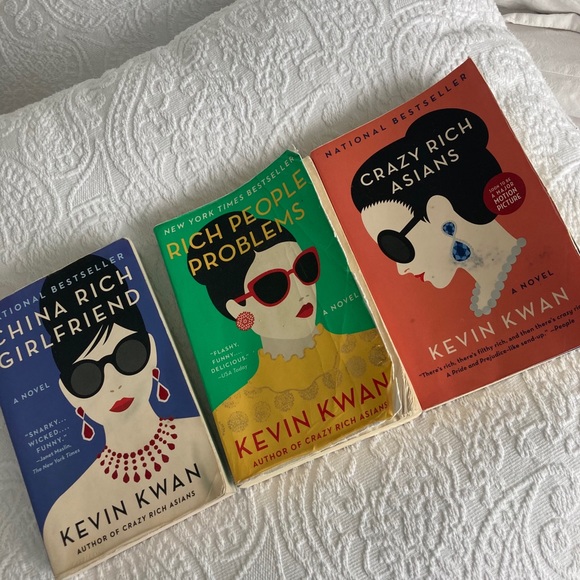 Crazy rich asians By Kevin Kwan Series - Picture 2 of 3